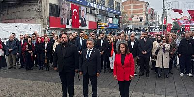 ESENLER’DE YENİ PARTİ’DEN ALTERNATİF CUMHURİYET TÖRENİ: DÖRTYOL MEYDANI’NDA BİR ARAYA GELDİLER
